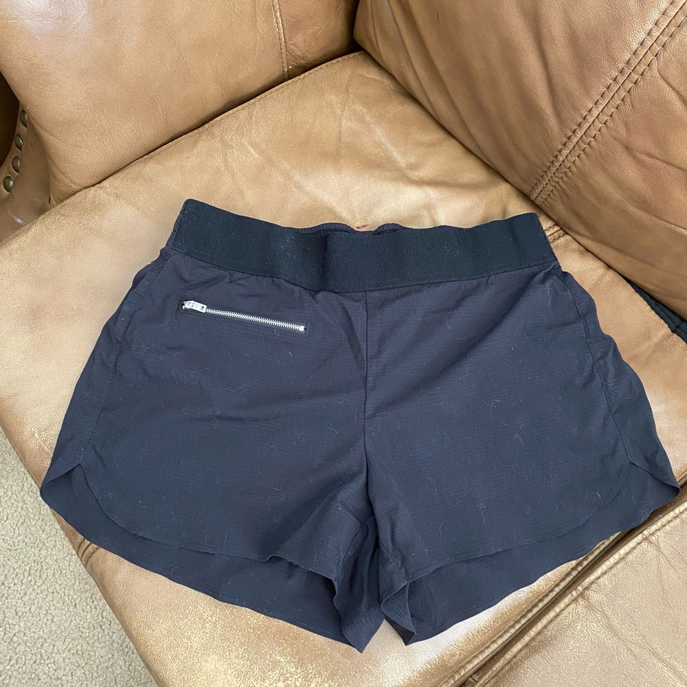 ATHLETA Black Women's Shorts Front Zip Pocket+2 Rear Pockets sz 8